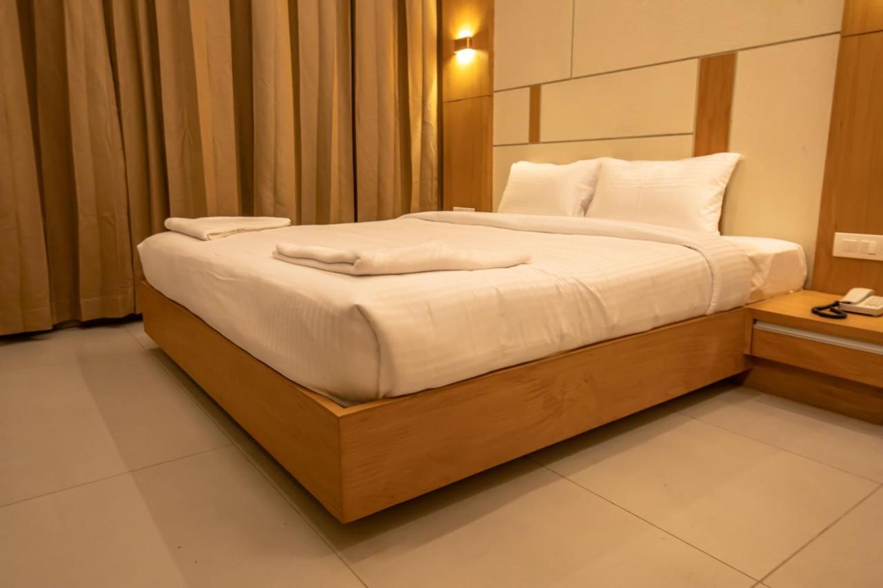 Hotel Rathna Residency - Near Us Consulate à Chennai Extérieur photo